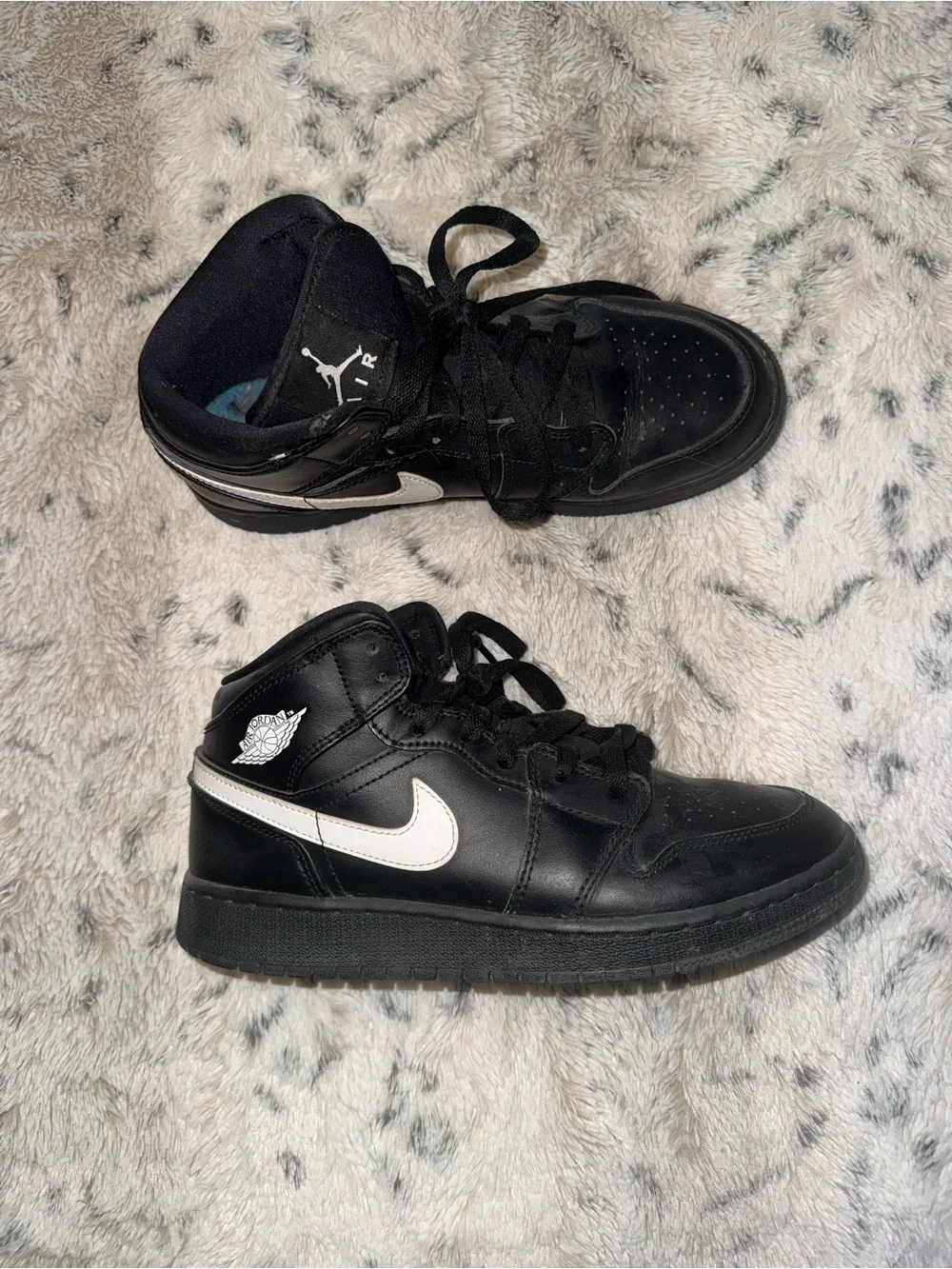 Nike Air Jordan 1 Mid 'Speckle' (Black/White/White) Style Code: 554724-049